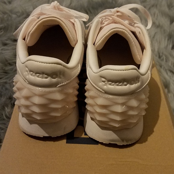 Womens Reeboks - Picture 3 of 4